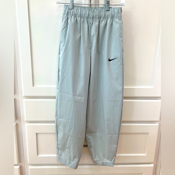 Nike Pants - Nike‎ Sportswear Essential
Women's High-Rise Curve Pants